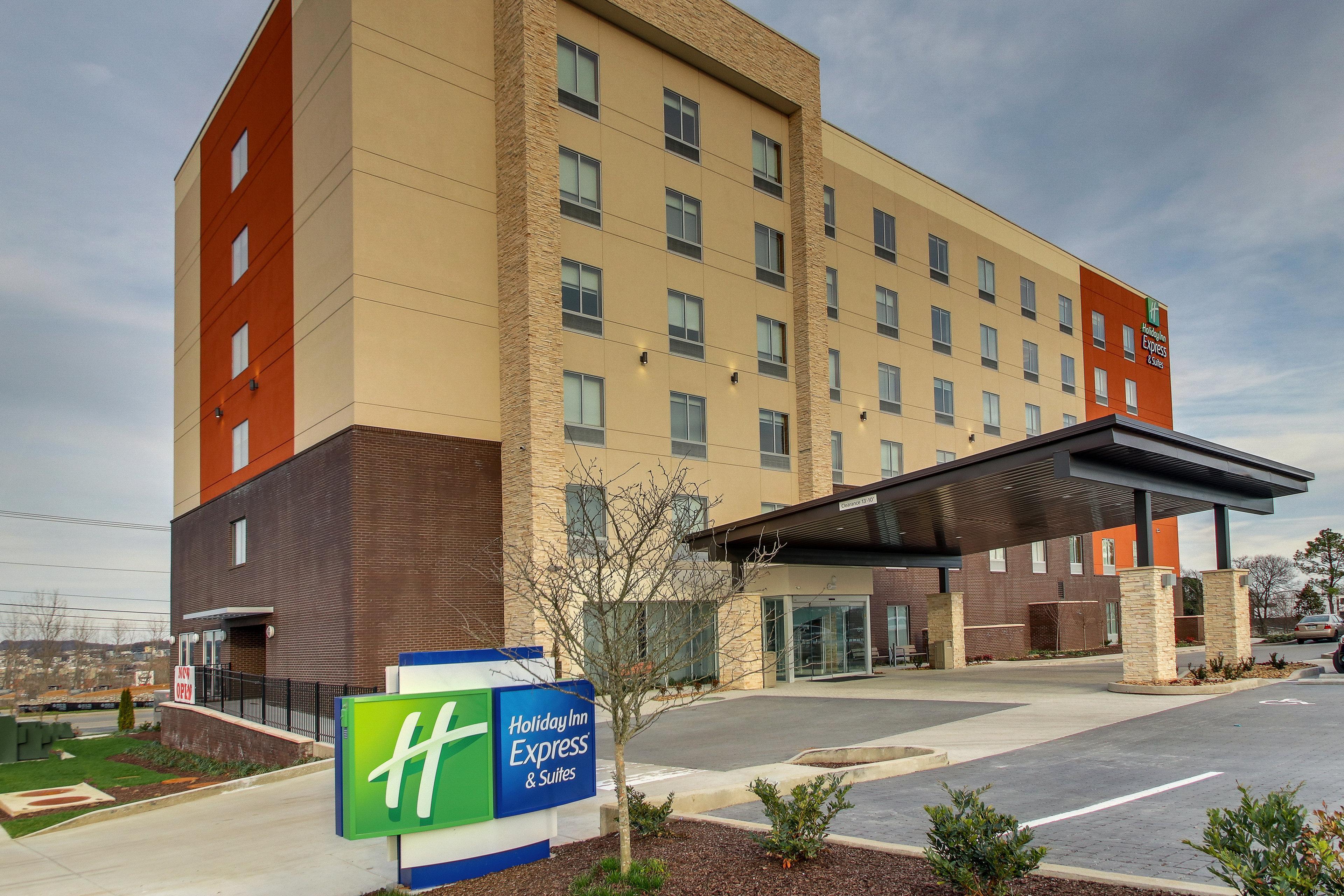 Holiday Inn Express & Suites - Nashville Metrocenter Downtown, An Ihg Hotel Exterior photo
