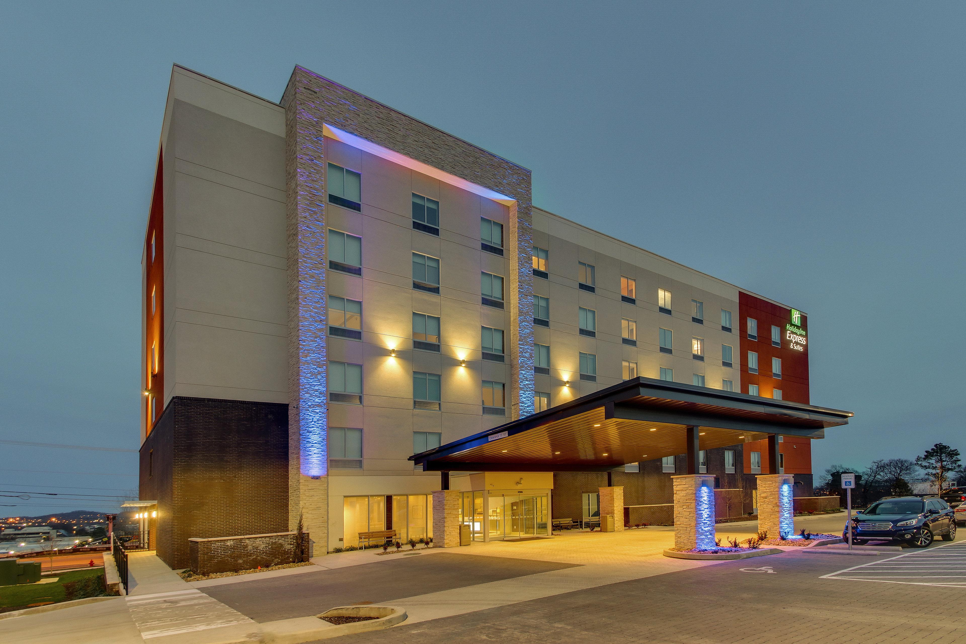 Holiday Inn Express & Suites - Nashville Metrocenter Downtown, An Ihg Hotel Exterior photo